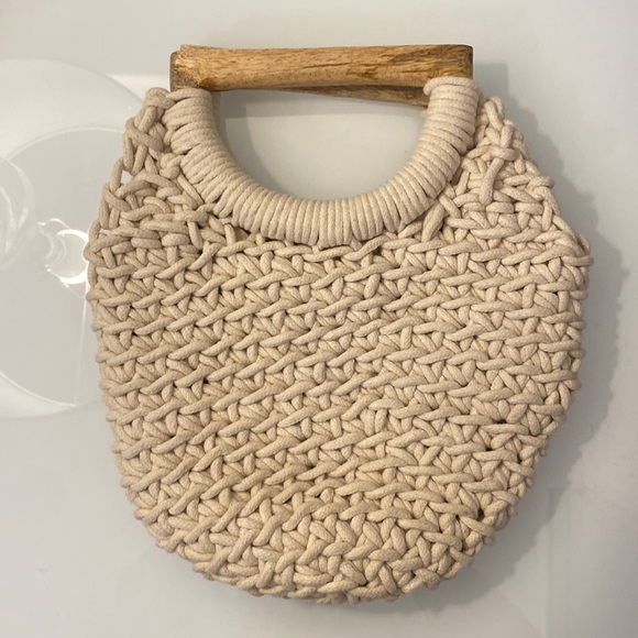 Crocheted rope purse with wooden handles - Picture 2 of 9